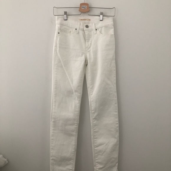 *SOLD* Levi’s White Jeans - Picture 2 of 3